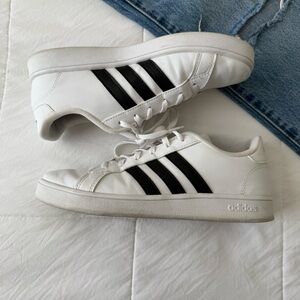Adidas White and Black Women Shoes Size 5‎